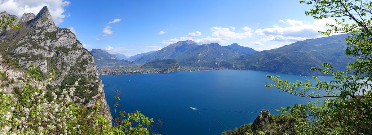 aprile lago di garda torbole Pano