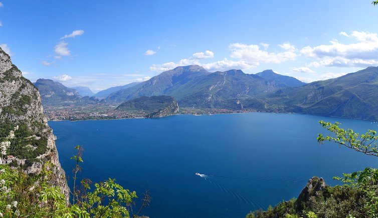 aprile lago di garda torbole Pano